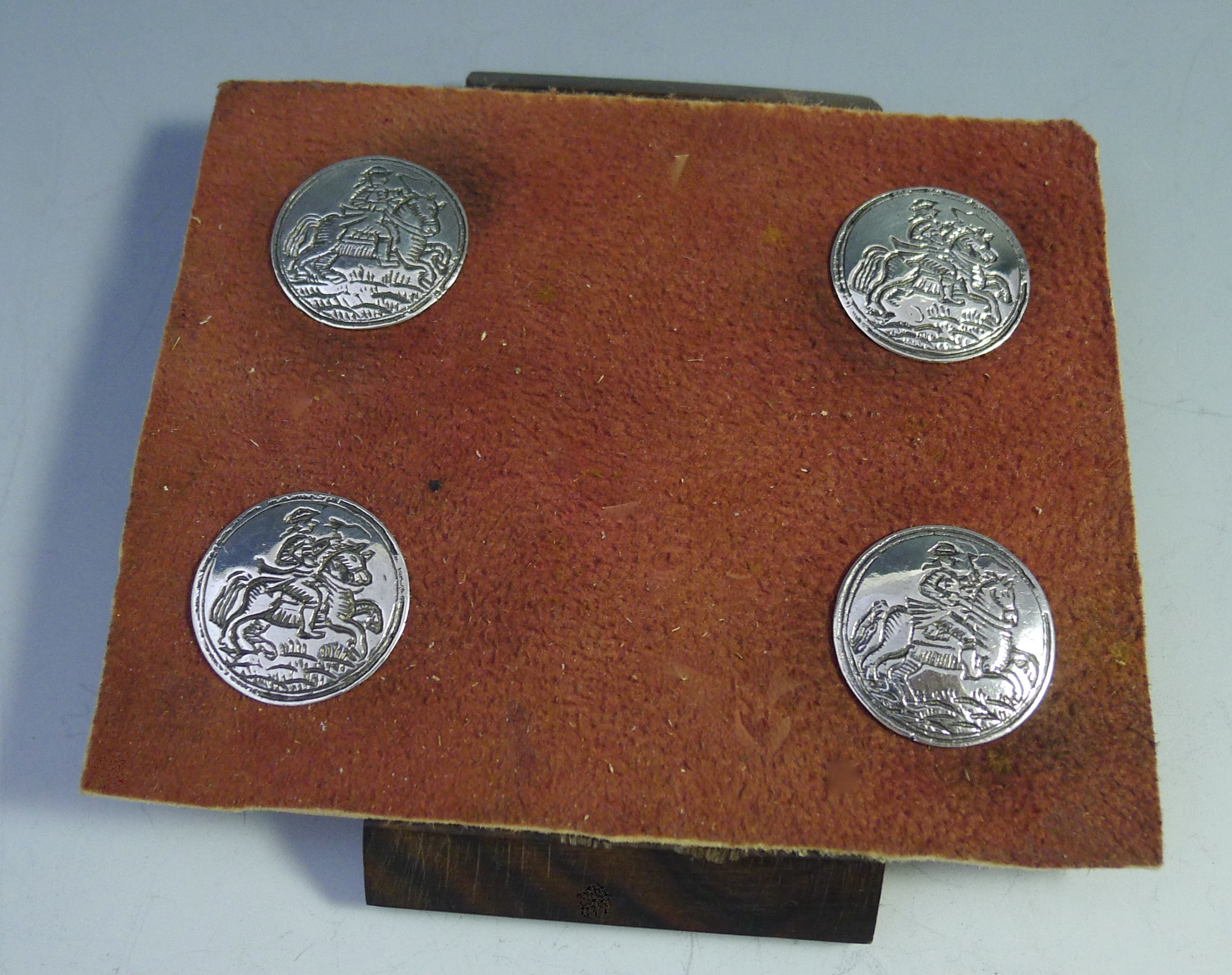 Vier zilveren knopen gemaakt in Meppel